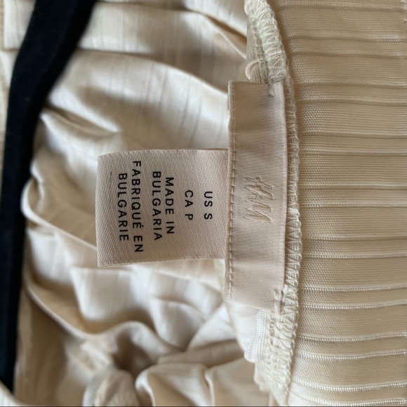 H&M Flowy Top - Picture 5 of 5